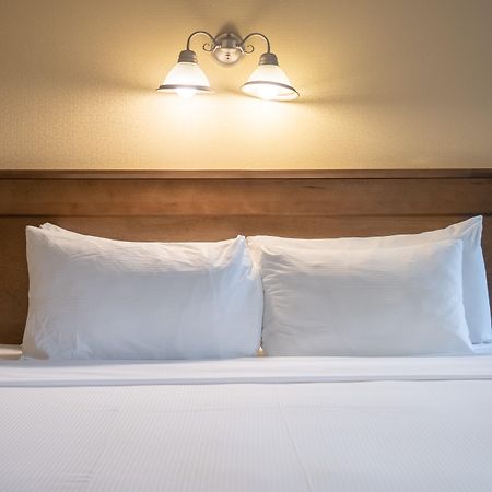 Irwin'S Mountain Inn Banff Ngoại thất bức ảnh