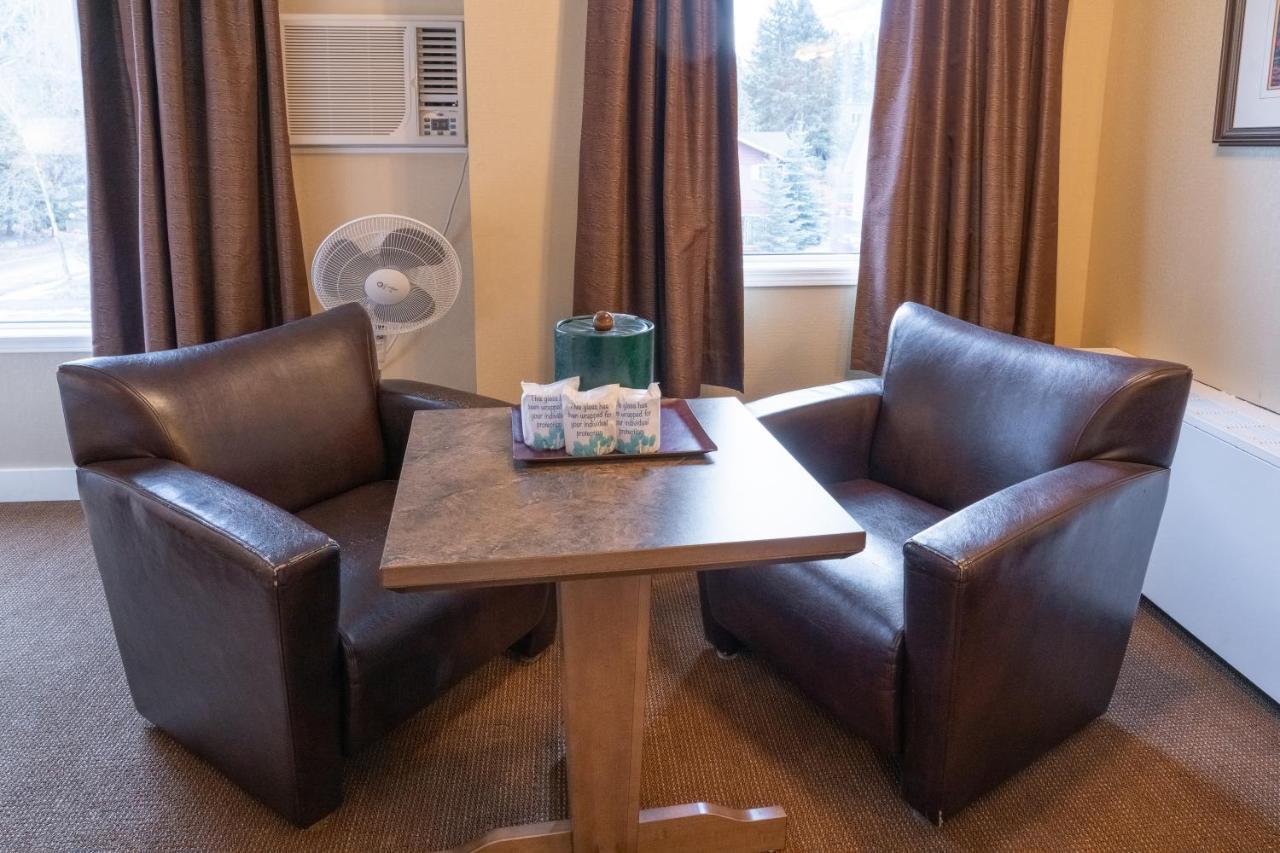 Irwin'S Mountain Inn Banff Ngoại thất bức ảnh