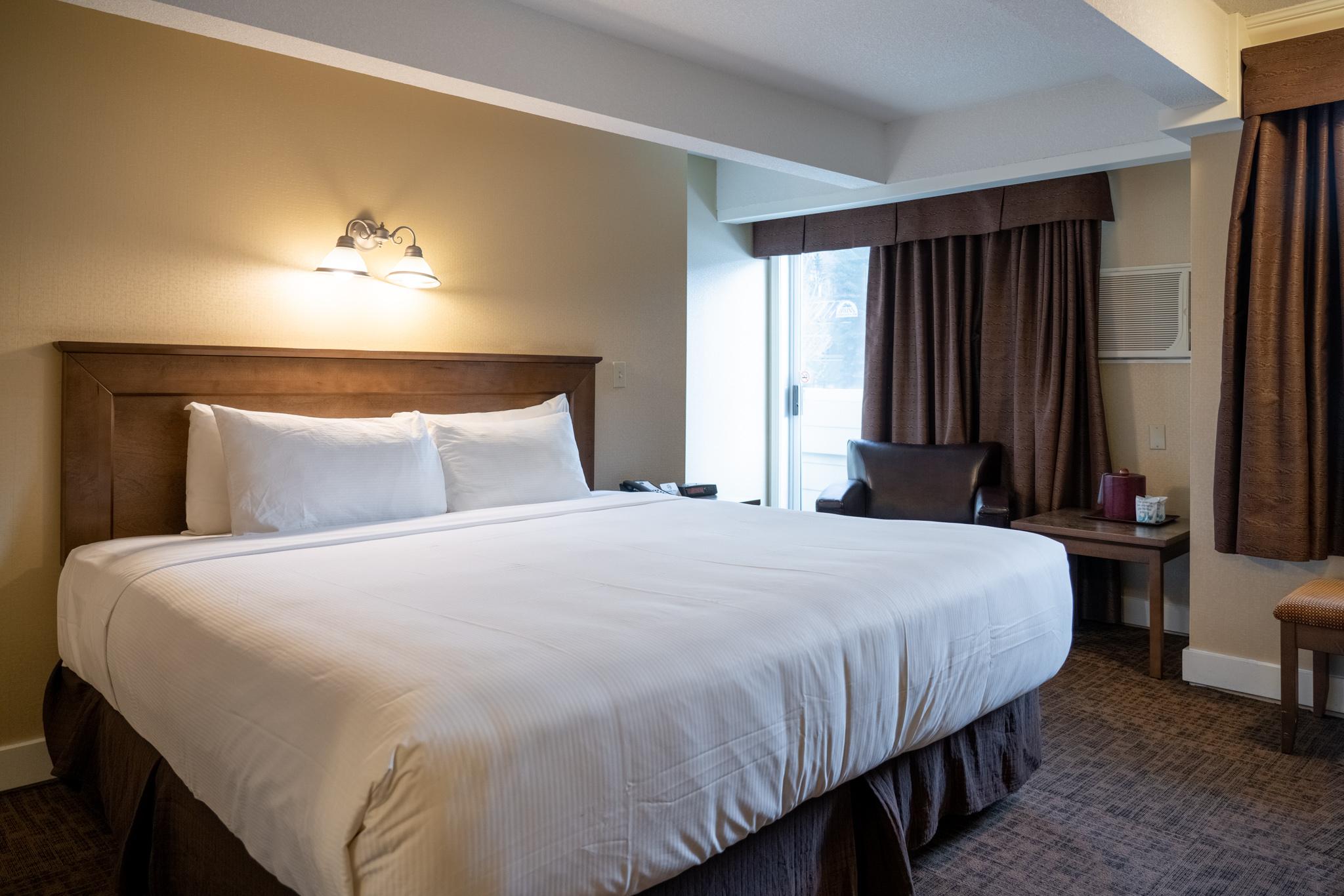 Irwin'S Mountain Inn Banff Ngoại thất bức ảnh