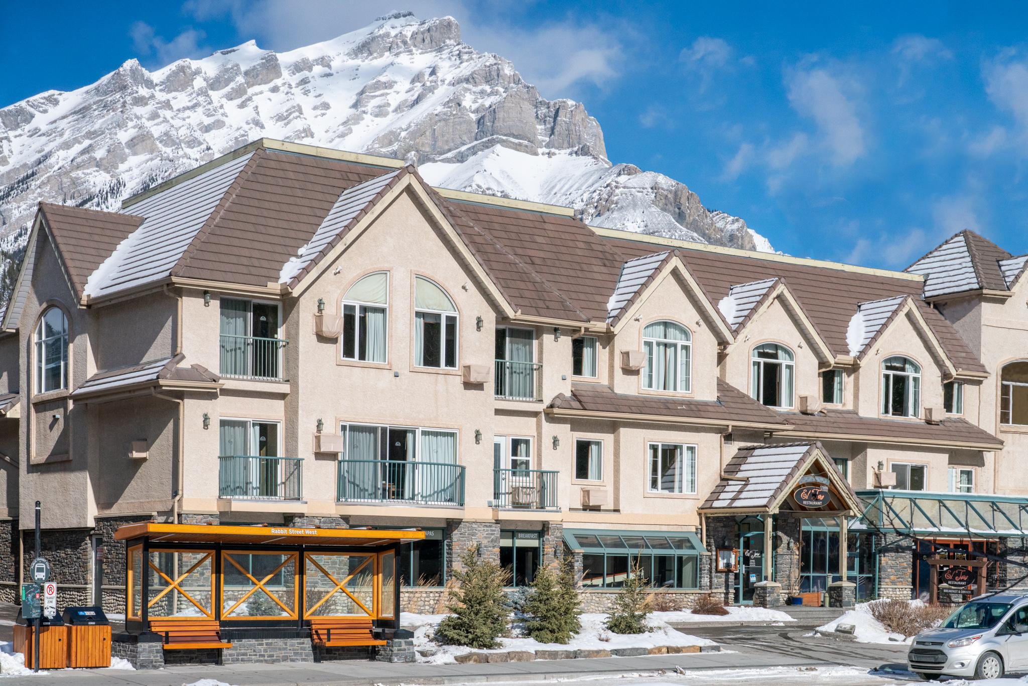 Irwin'S Mountain Inn Banff Ngoại thất bức ảnh