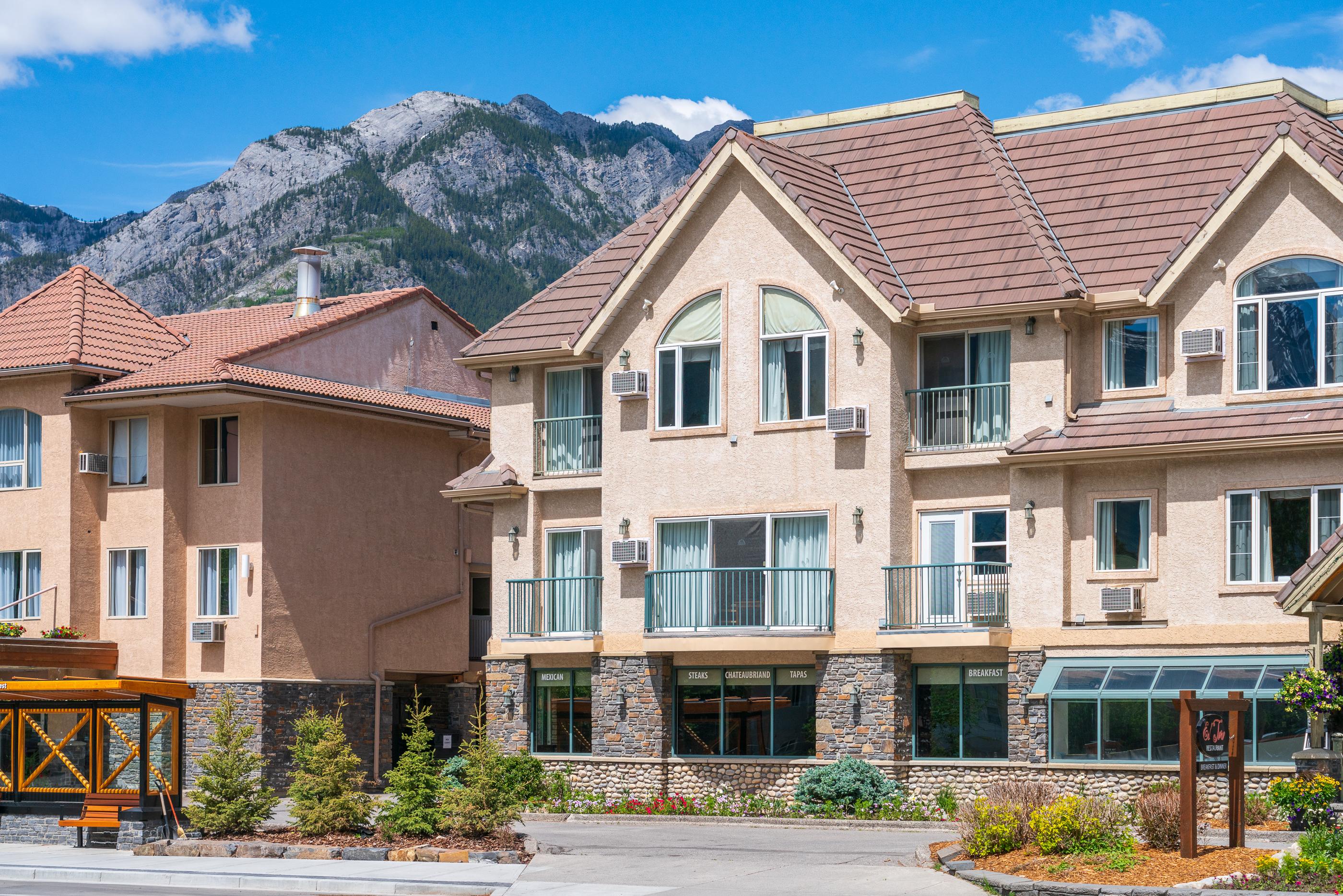 Irwin'S Mountain Inn Banff Ngoại thất bức ảnh