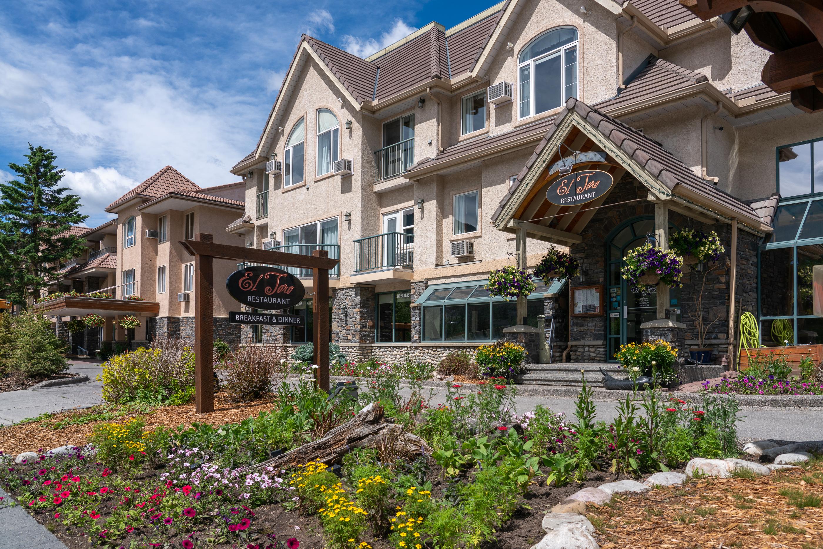 Irwin'S Mountain Inn Banff Ngoại thất bức ảnh