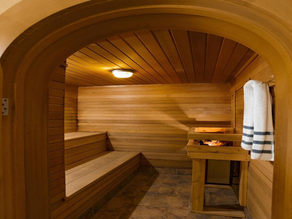 Irwin'S Mountain Inn Banff Ngoại thất bức ảnh